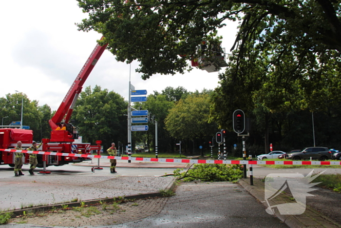 Provinciale weg deels afgesloten door stormschade