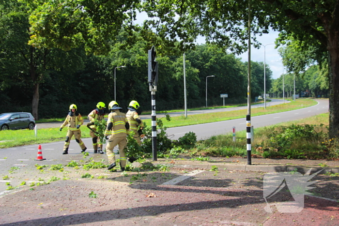 Provinciale weg deels afgesloten door stormschade