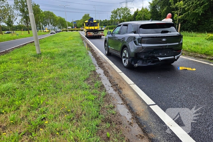 Voertuigen afgesleept na botsing