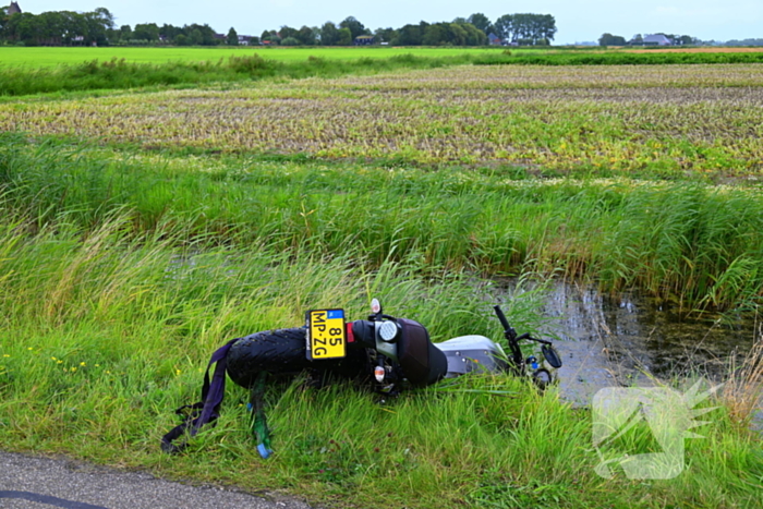 Motor belandt in het water