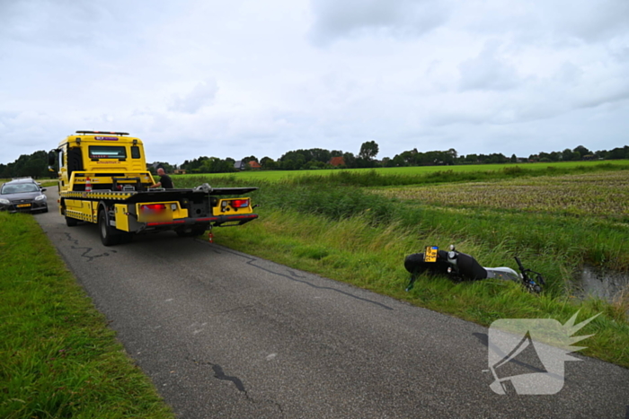 Motor belandt in het water