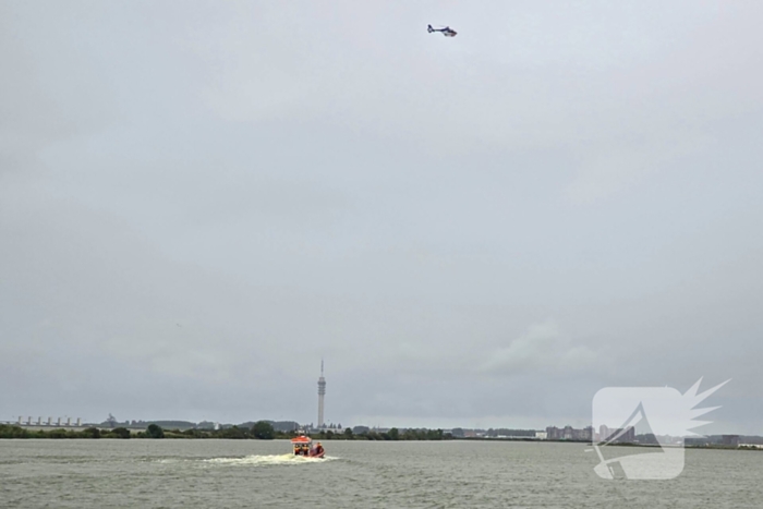 Schip in nood roept hulp in