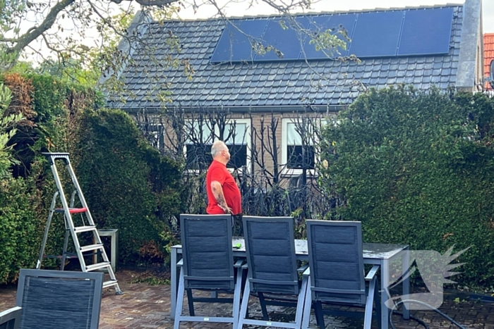 Buitenbrand veroorzaakt door onkruidverbranding