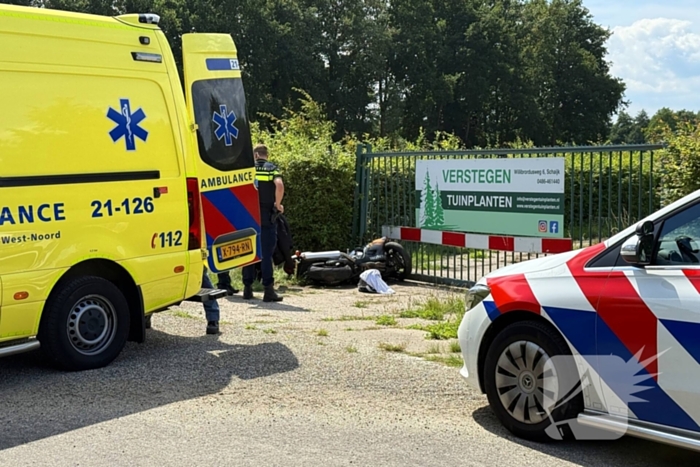 Motorrijder gewond na aanrijding met hekwerk