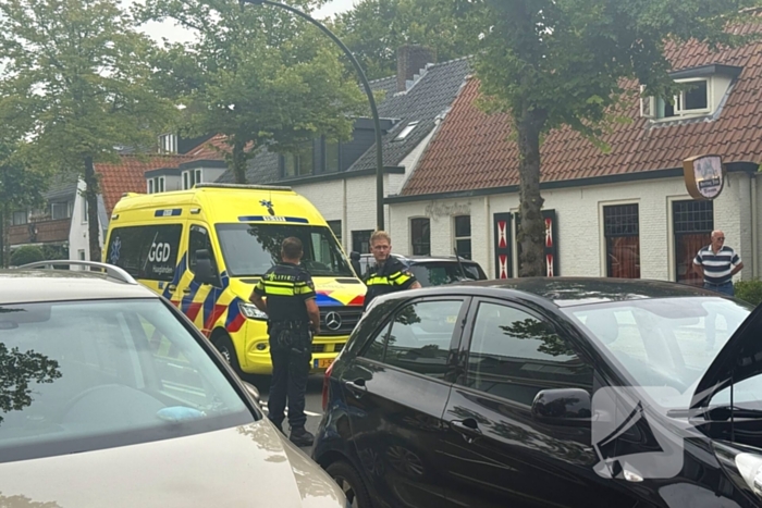 Aanrijding met letsel tussen auto en bestelbus