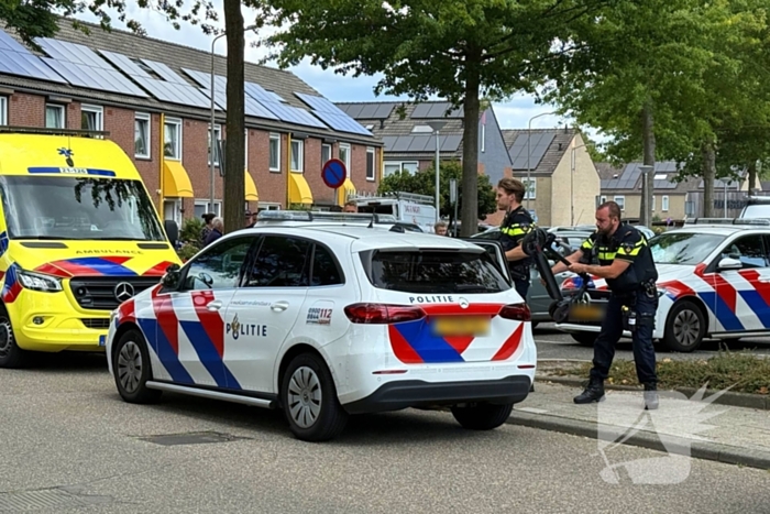 Persoon op elektrische step aangereden door auto