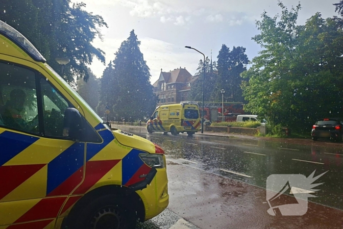 Persoon met verward gedrag op dak