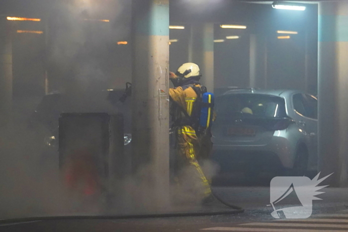 Containerbrand leidt tot schade in parkeergarage