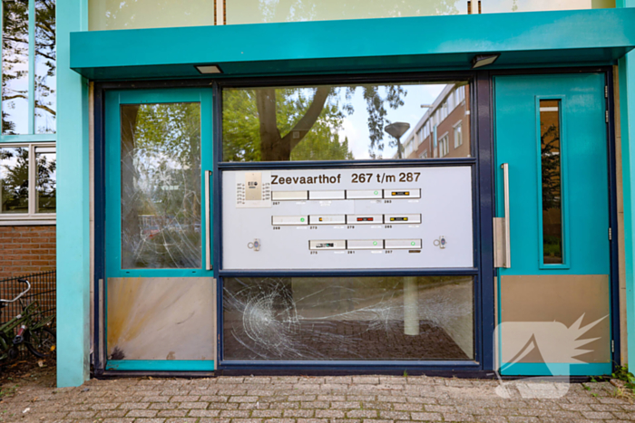 Explosie veroorzaakt schade aan portiek