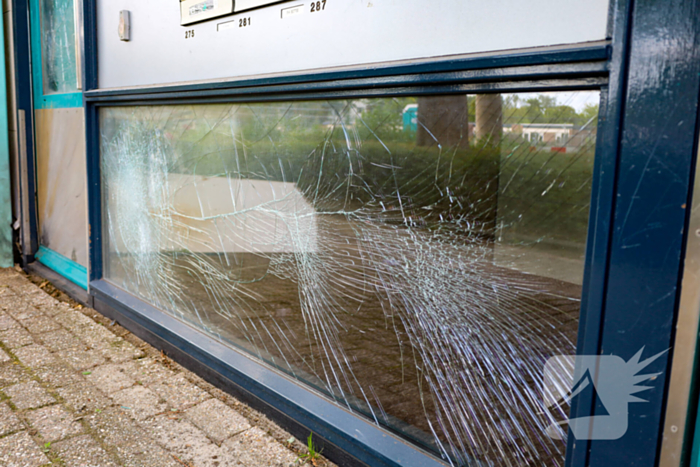 Explosie veroorzaakt schade aan portiek