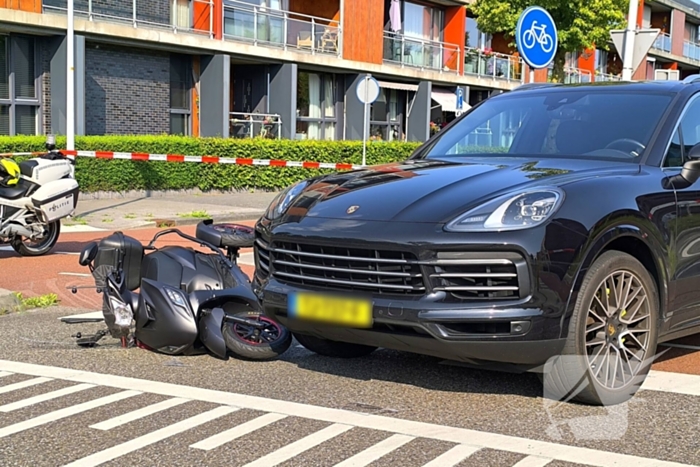 Scooterrijder gewond na ongeval met auto