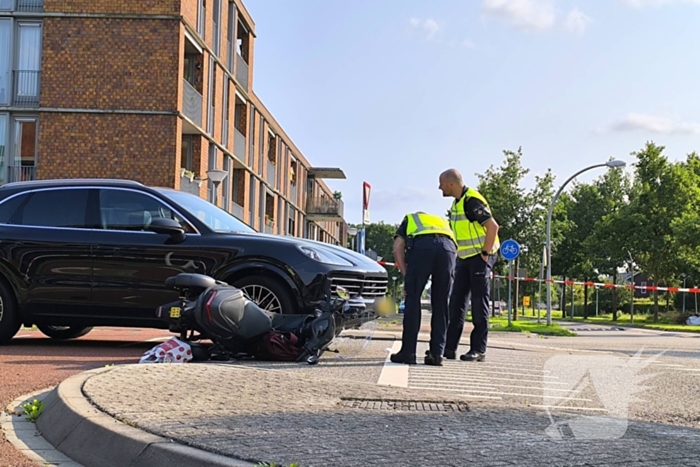 Scooterrijder gewond na ongeval met auto