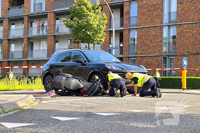 Scooterrijder gewond na ongeval met auto