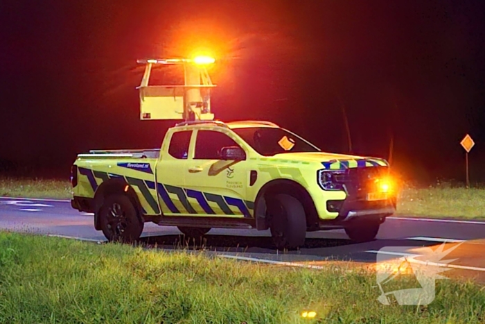 Motorrijder onderuit door veel slachtafval bij rotonde