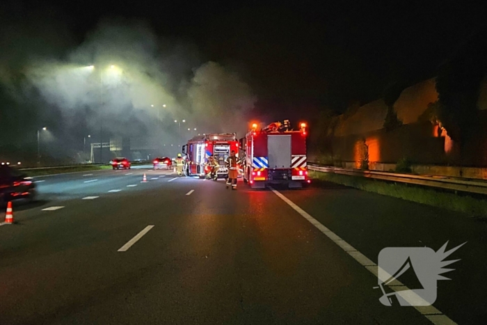 Felle brand in bakwagen op snelweg