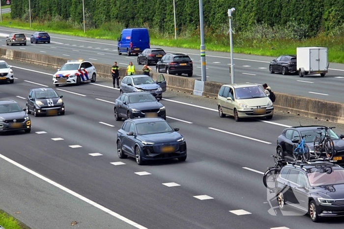 Ongeval tussen personenauto en vrachtwagen op snelweg