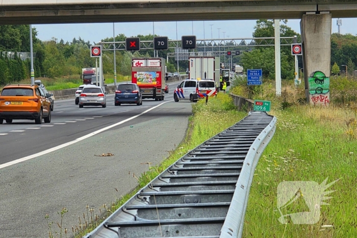 Ongeval tussen personenauto en vrachtwagen op snelweg