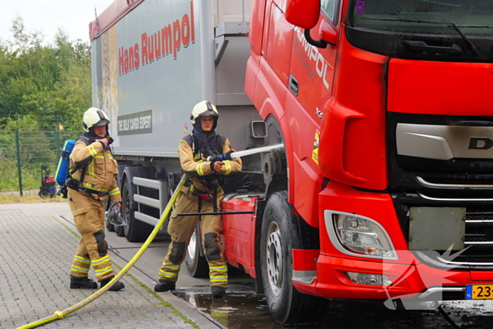 Brand in vrachtwagen snel aangepakt
