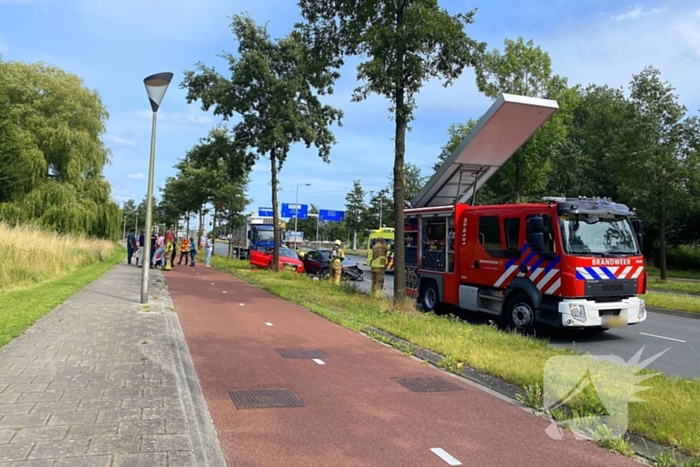 Brandweer bevrijdt aangeslagen bestuurder