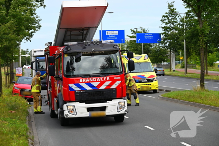 Brandweer bevrijdt aangeslagen bestuurder
