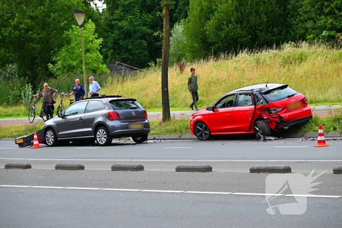 Brandweer bevrijdt aangeslagen bestuurder