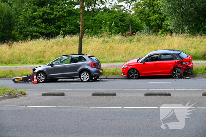 Brandweer bevrijdt aangeslagen bestuurder