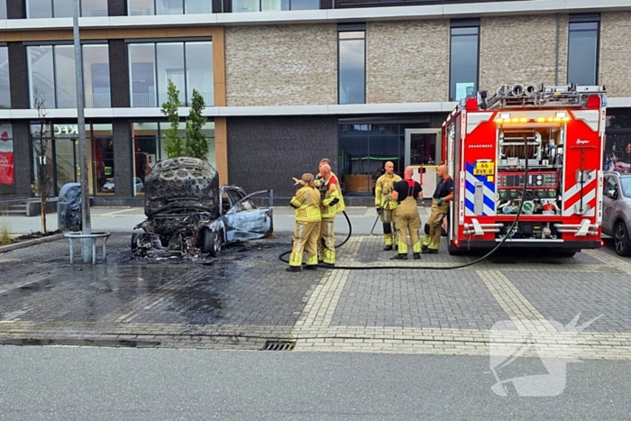 Auto volledig verwoest door brand