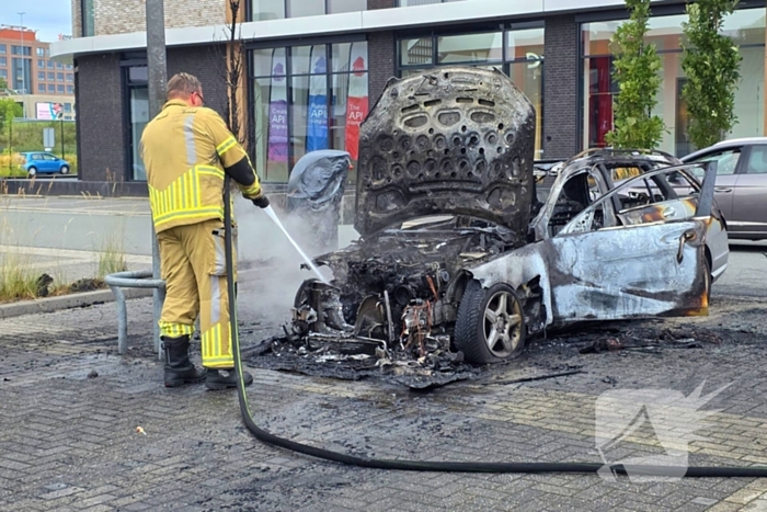 Auto volledig verwoest door brand