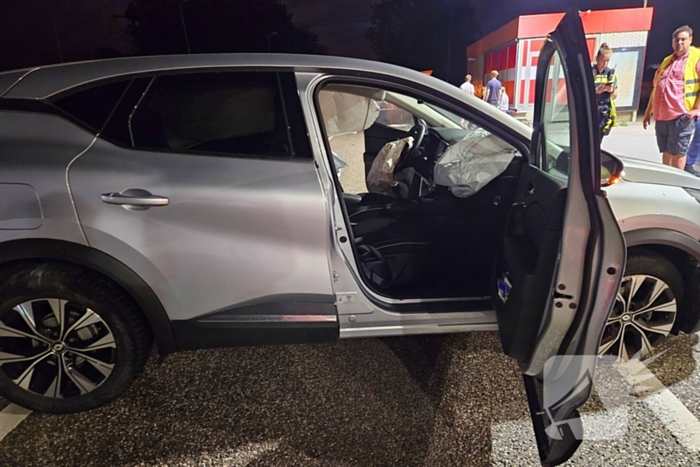 Ravage door ongeval: boot losgeschoten en auto zwaar beschadigd