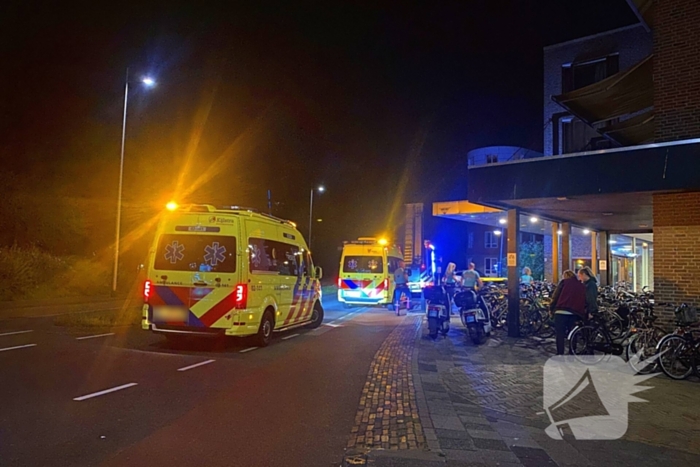 Traumateam begeleidt slachtoffer naar ziekenhuis