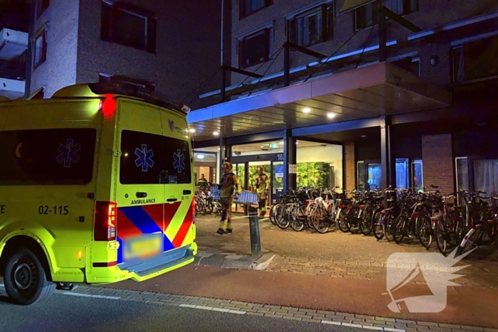 Traumateam begeleidt slachtoffer naar ziekenhuis