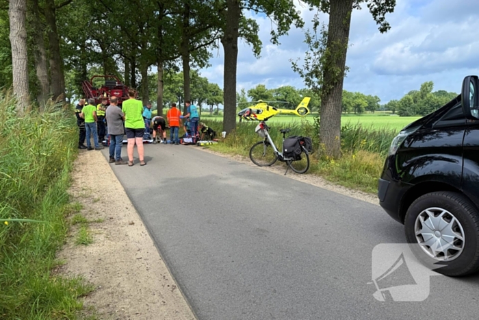 Motorrijder zwaargewond bij botsing met tractor