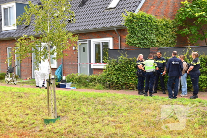 Vrouw gevonden onder verdachte omstandigheden