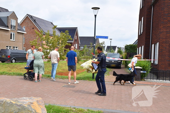 Vrouw gevonden onder verdachte omstandigheden