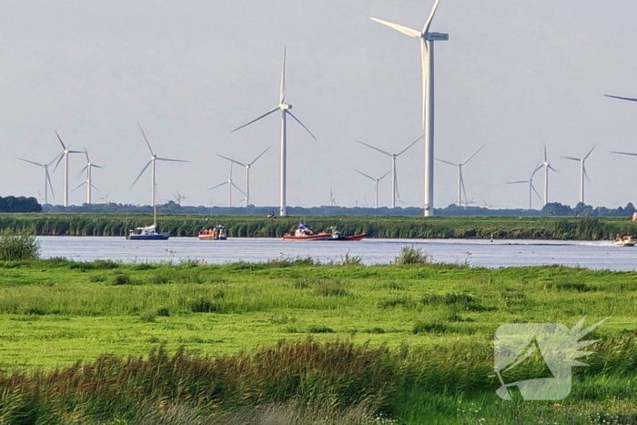 Persoon te water op Eemmeer