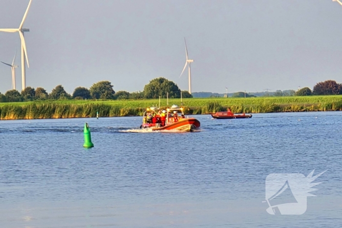 Persoon te water op Eemmeer