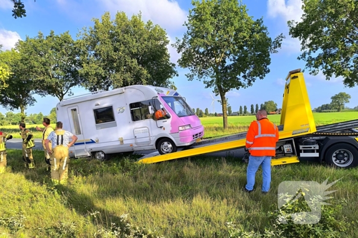 Inzittenden camper stranden door brand