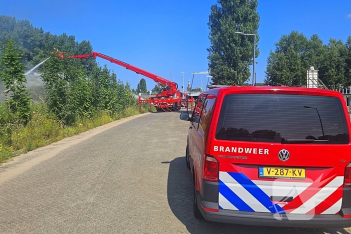 Brand woedt in pleziervaartuig