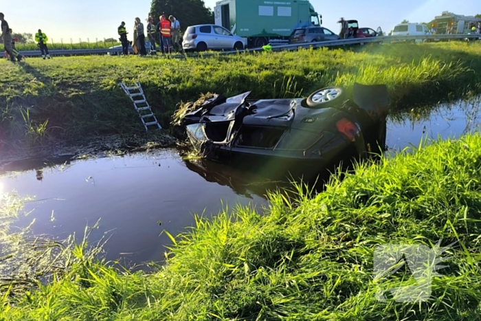 Meerdere slachtoffer bij auto te water