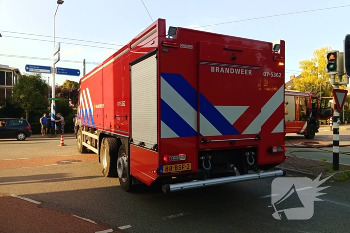 Flinke vlammen bij brand in conifeer