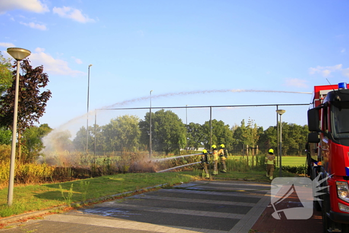 Brand in berm leidt tot rookontwikkeling