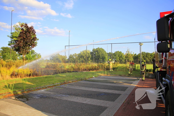 Brand in berm leidt tot rookontwikkeling