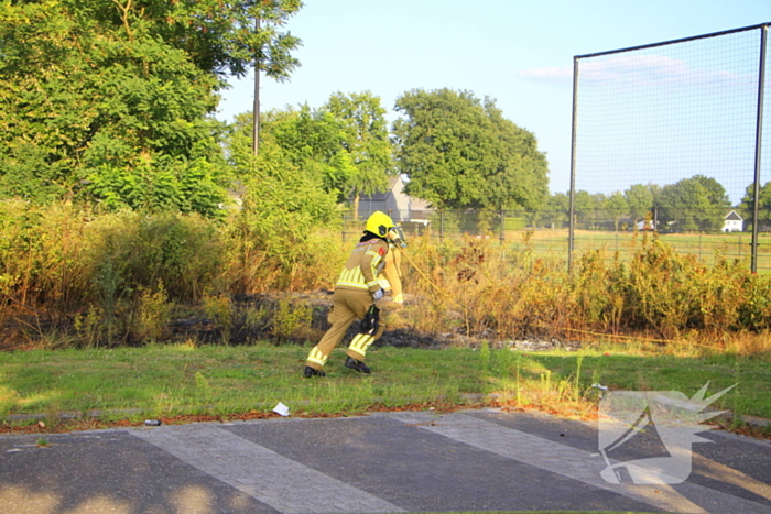 Brand in berm leidt tot rookontwikkeling