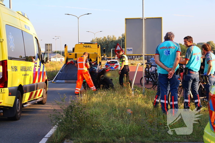 Ongeval tussen motorrijder en fietser leidt tot verwondingen