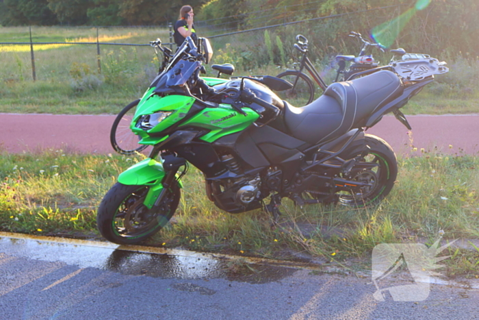 Ongeval tussen motorrijder en fietser leidt tot verwondingen