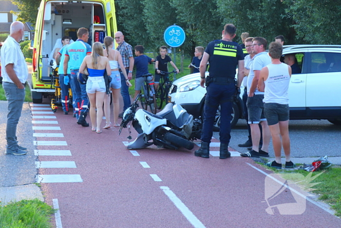 Scooterrijder gewond bij aanrijding met auto