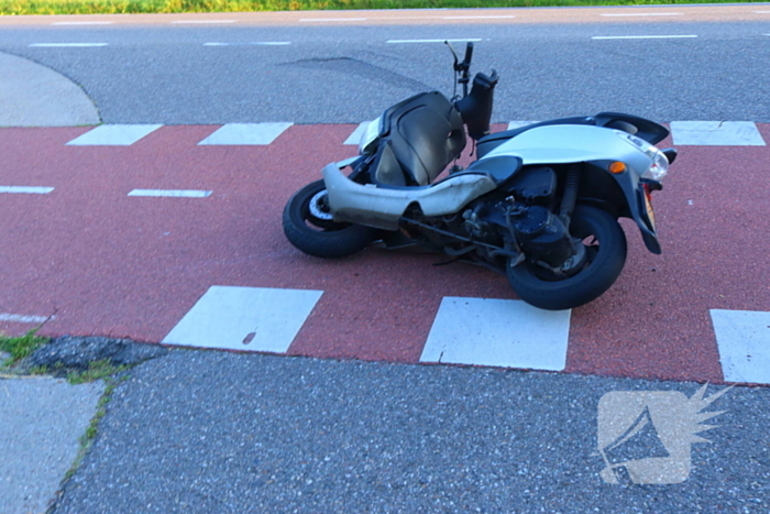 Scooterrijder gewond bij aanrijding met auto