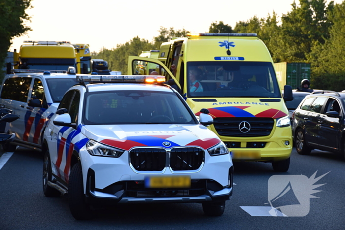 Klapband zorgt voor gewonden en enorme ravage