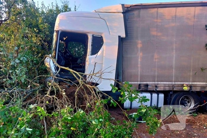 Klapband zorgt voor gewonden en enorme ravage