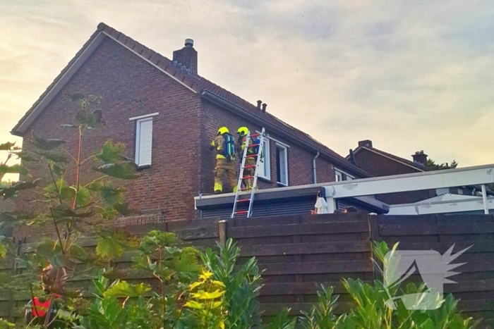Brandweer sloopt muur om bij brandhaard te komen